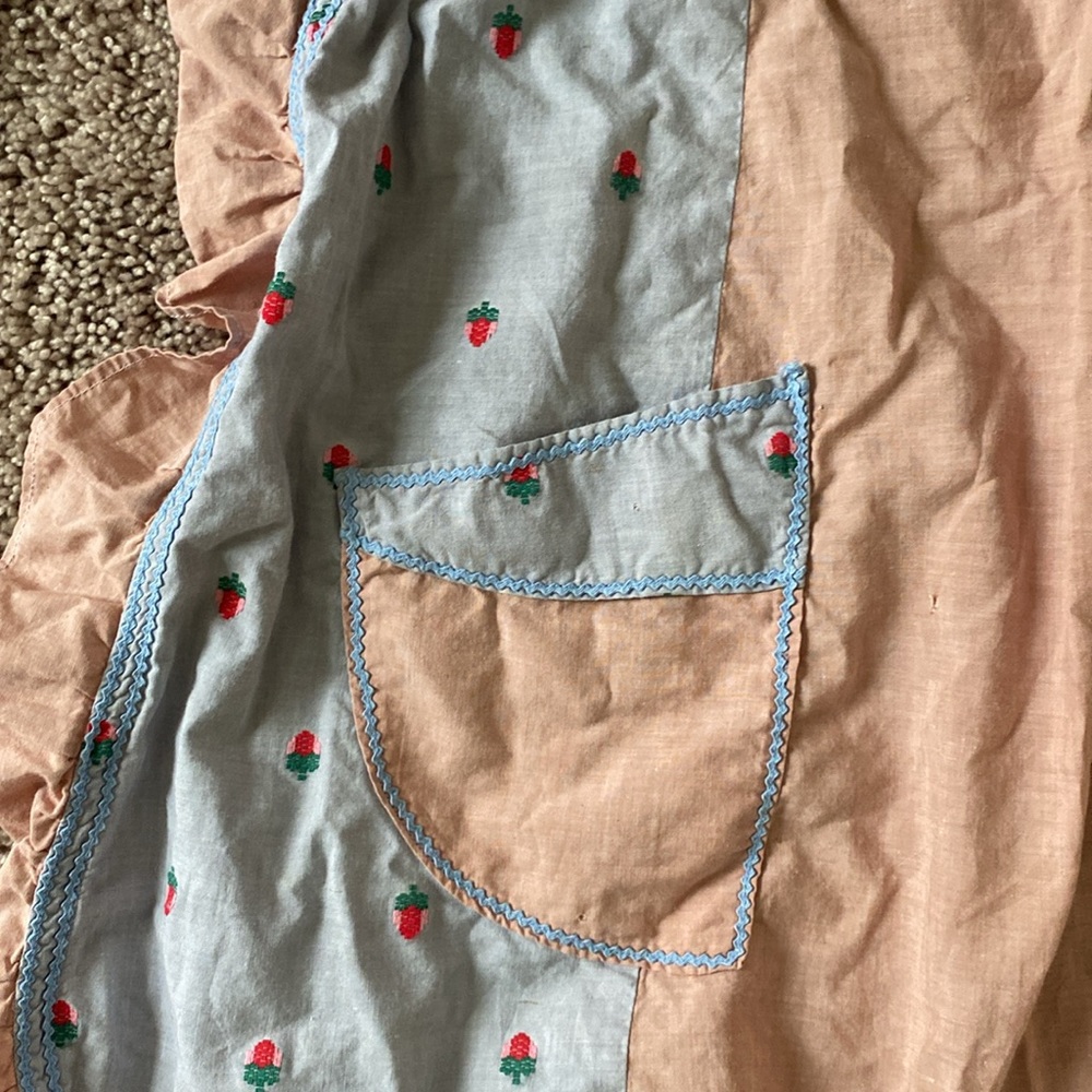 Handmade Berry Apron - Picture 2 of 2